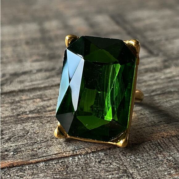 NEW Emerald Green Zirconium Stone Cocktail Ring - Picture 8 of 16